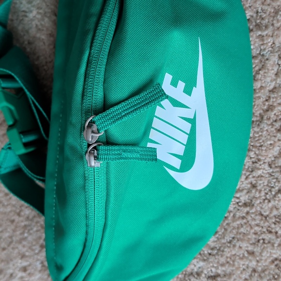 NWT Nike Belt Bag - Picture 4 of 4